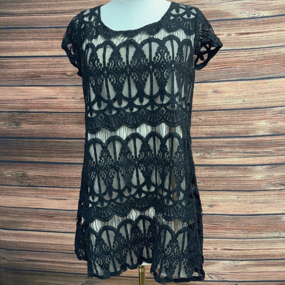 Socialite Black Lace Nude Lined Shift Mini Dress Size Large Cap Sleeve